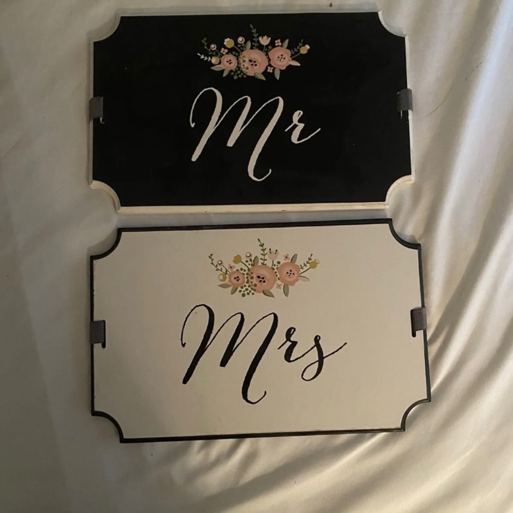 Mr & Mrs wood signs 10”4” never used